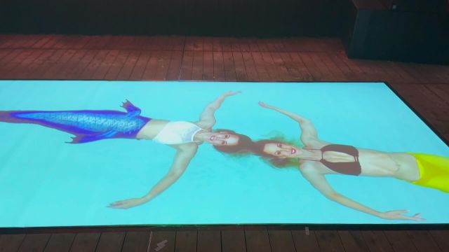 De twee mooiste 🌊 zeemeerminnen  zwemmen vandaag bij @henrivanzandvoort #dj #drums #vj